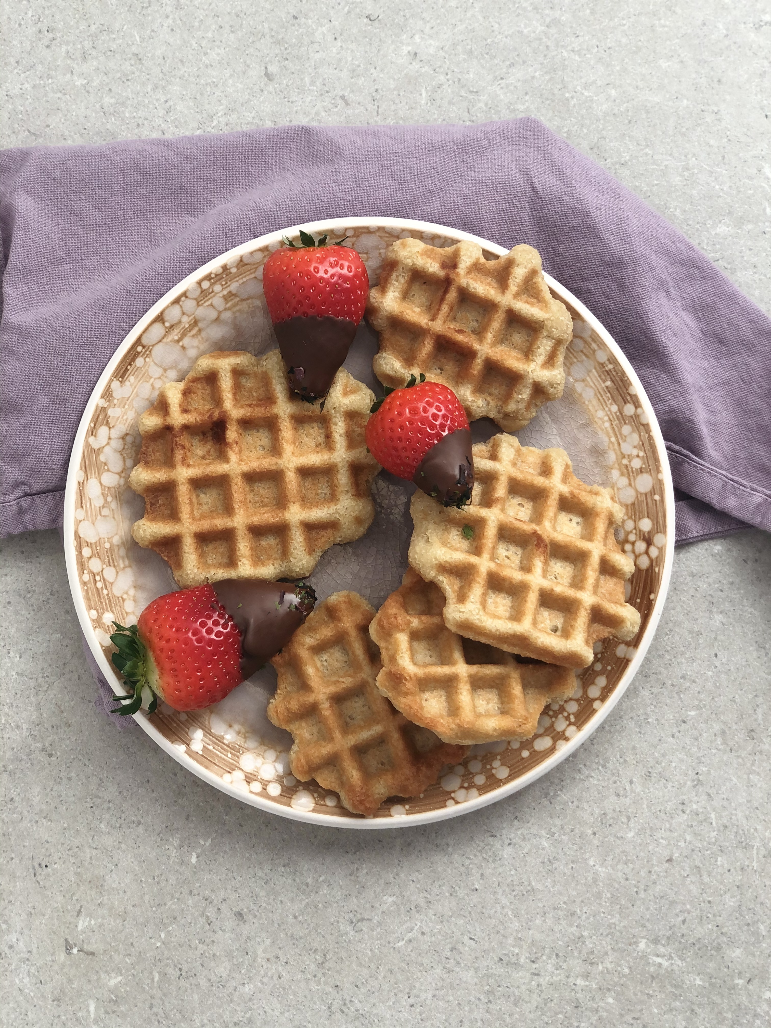 Wafeltjes met verse aardbeien image